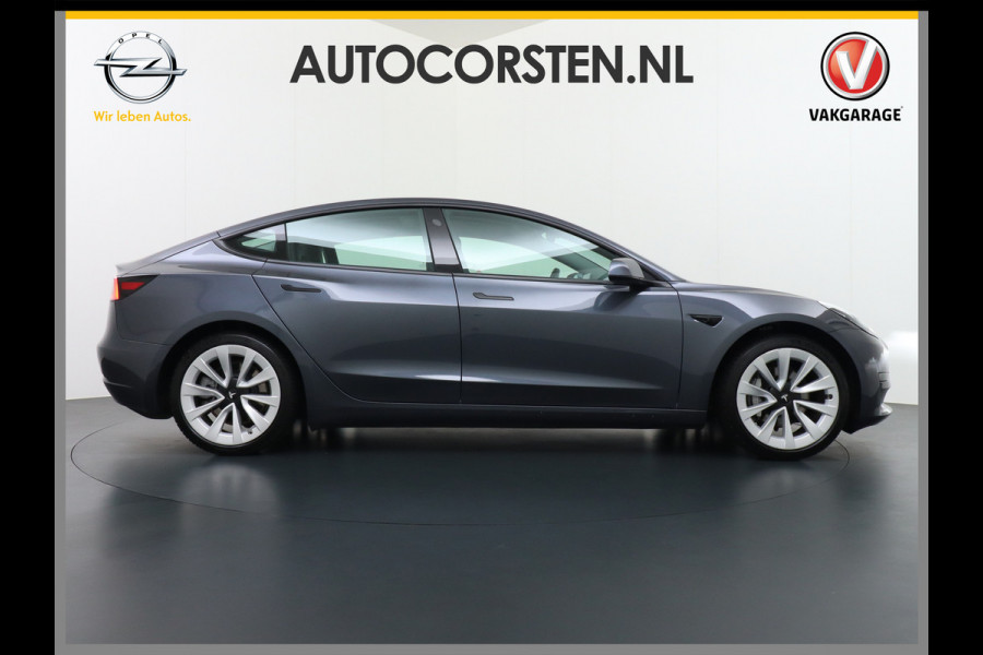 Tesla Model 3 RWD + 60kWh 325PK Facelift 19" Warmtepomp! Elek.Achterklep Lmv Draadloze laadpads  FSD-3 Computer  AutoPilot Leder PanoDak Adapt Ecc Navi LED Comfortstoelen ACC DAB Voorverwarmen interieur Keyless One-Pedal-Drive Origineel Nederlandse auto tot 11kw laden thuis! Garantie Accu tot 14-12-2029 max 160.000km 1584kg licht!