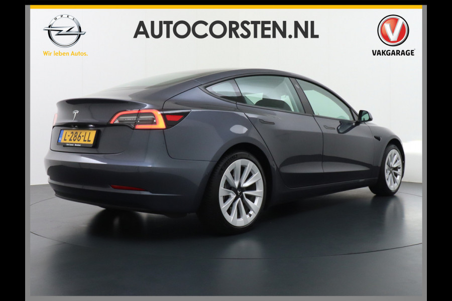 Tesla Model 3 RWD + 60kWh 325PK Facelift 19" Warmtepomp! Elek.Achterklep Lmv Draadloze laadpads  FSD-3 Computer  AutoPilot Leder PanoDak Adapt Ecc Navi LED Comfortstoelen ACC DAB Voorverwarmen interieur Keyless One-Pedal-Drive Origineel Nederlandse auto tot 11kw laden thuis! Garantie Accu tot 14-12-2029 max 160.000km 1584kg licht!