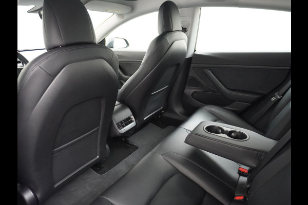 Tesla Model 3 RWD + 60kWh 325PK Facelift 19" Warmtepomp! Elek.Achterklep Lmv Draadloze laadpads  FSD-3 Computer  AutoPilot Leder PanoDak Adapt Ecc Navi LED Comfortstoelen ACC DAB Voorverwarmen interieur Keyless One-Pedal-Drive Origineel Nederlandse auto tot 11kw laden thuis! Garantie Accu tot 14-12-2029 max 160.000km 1584kg licht!