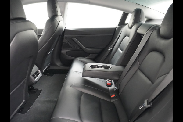 Tesla Model 3 RWD + 60kWh 325PK Facelift 19" Warmtepomp! Elek.Achterklep Lmv Draadloze laadpads  FSD-3 Computer  AutoPilot Leder PanoDak Adapt Ecc Navi LED Comfortstoelen ACC DAB Voorverwarmen interieur Keyless One-Pedal-Drive Origineel Nederlandse auto tot 11kw laden thuis! Garantie Accu tot 14-12-2029 max 160.000km 1584kg licht!