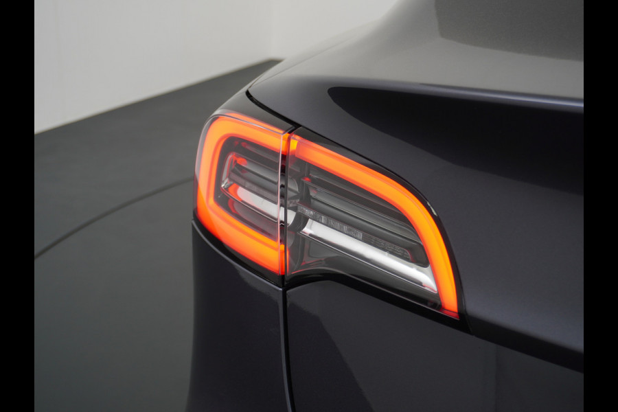 Tesla Model 3 RWD + 60kWh 325PK Facelift 19" Warmtepomp! Elek.Achterklep Lmv Draadloze laadpads  FSD-3 Computer  AutoPilot Leder PanoDak Adapt Ecc Navi LED Comfortstoelen ACC DAB Voorverwarmen interieur Keyless One-Pedal-Drive Origineel Nederlandse auto tot 11kw laden thuis! Garantie Accu tot 14-12-2029 max 160.000km 1584kg licht!