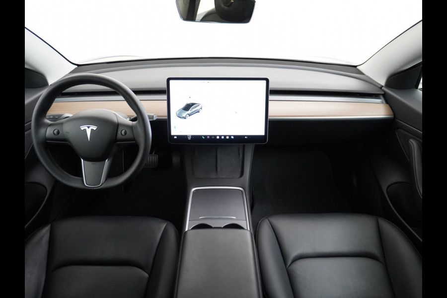 Tesla Model 3 RWD + 60kWh 325PK Facelift 19" Warmtepomp! Elek.Achterklep Lmv Draadloze laadpads  FSD-3 Computer  AutoPilot Leder PanoDak Adapt Ecc Navi LED Comfortstoelen ACC DAB Voorverwarmen interieur Keyless One-Pedal-Drive Origineel Nederlandse auto tot 11kw laden thuis! Garantie Accu tot 14-12-2029 max 160.000km 1584kg licht!