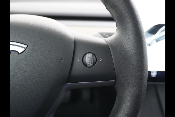 Tesla Model 3 RWD + 60kWh 325PK Facelift 19" Warmtepomp! Elek.Achterklep Lmv Draadloze laadpads  FSD-3 Computer  AutoPilot Leder PanoDak Adapt Ecc Navi LED Comfortstoelen ACC DAB Voorverwarmen interieur Keyless One-Pedal-Drive Origineel Nederlandse auto tot 11kw laden thuis! Garantie Accu tot 14-12-2029 max 160.000km 1584kg licht!