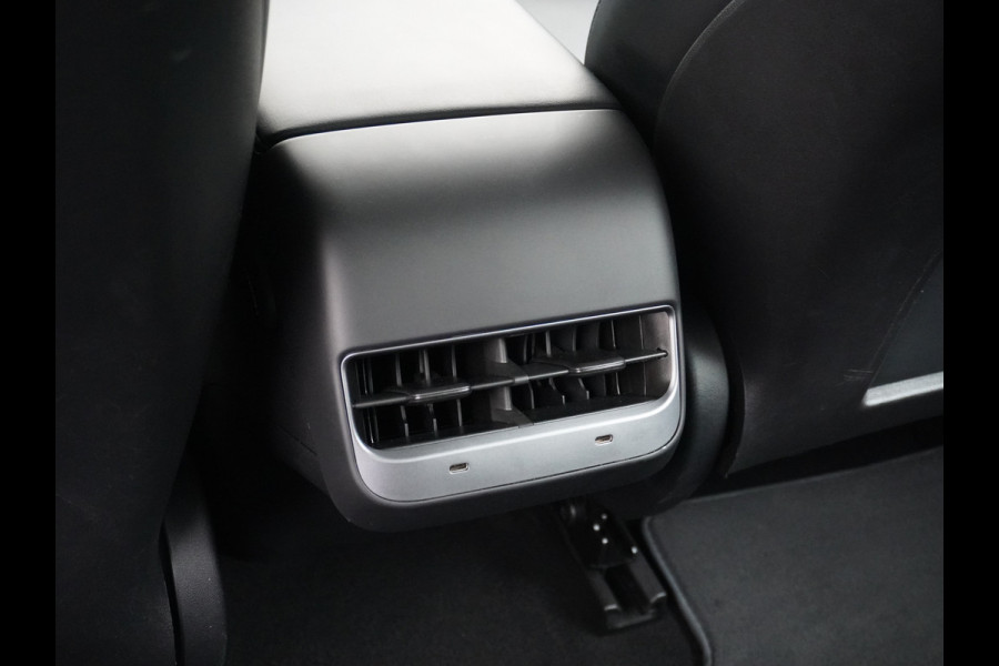 Tesla Model 3 RWD + 60kWh 325PK Facelift 19" Warmtepomp! Elek.Achterklep Lmv Draadloze laadpads  FSD-3 Computer  AutoPilot Leder PanoDak Adapt Ecc Navi LED Comfortstoelen ACC DAB Voorverwarmen interieur Keyless One-Pedal-Drive Origineel Nederlandse auto tot 11kw laden thuis! Garantie Accu tot 14-12-2029 max 160.000km 1584kg licht!