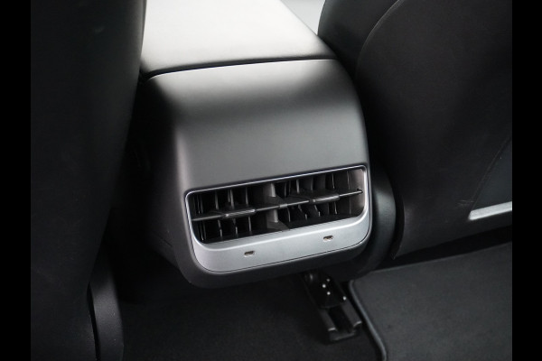 Tesla Model 3 RWD + 60kWh 325PK Facelift 19" Warmtepomp! Elek.Achterklep Lmv Draadloze laadpads  FSD-3 Computer  AutoPilot Leder PanoDak Adapt Ecc Navi LED Comfortstoelen ACC DAB Voorverwarmen interieur Keyless One-Pedal-Drive Origineel Nederlandse auto tot 11kw laden thuis! Garantie Accu tot 14-12-2029 max 160.000km 1584kg licht!