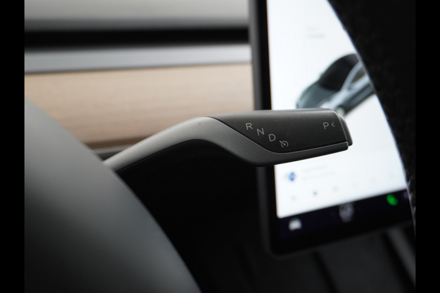 Tesla Model 3 RWD + 60kWh 325PK Facelift 19" Warmtepomp! Elek.Achterklep Lmv Draadloze laadpads  FSD-3 Computer  AutoPilot Leder PanoDak Adapt Ecc Navi LED Comfortstoelen ACC DAB Voorverwarmen interieur Keyless One-Pedal-Drive Origineel Nederlandse auto tot 11kw laden thuis! Garantie Accu tot 14-12-2029 max 160.000km 1584kg licht!