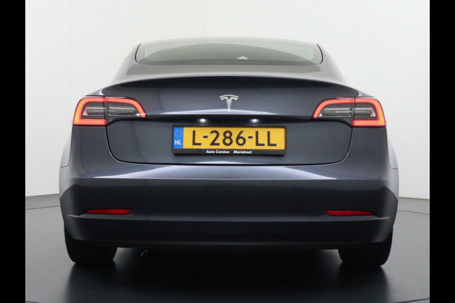 Tesla Model 3 RWD + 60kWh 325PK Facelift 19" Warmtepomp! Elek.Achterklep Lmv Draadloze laadpads  FSD-3 Computer  AutoPilot Leder PanoDak Adapt Ecc Navi LED Comfortstoelen ACC DAB Voorverwarmen interieur Keyless One-Pedal-Drive Origineel Nederlandse auto tot 11kw laden thuis! Garantie Accu tot 14-12-2029 max 160.000km 1584kg licht!