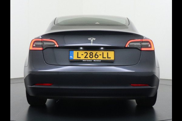 Tesla Model 3 RWD + 60kWh 325PK Facelift 19" Warmtepomp! Elek.Achterklep Lmv Draadloze laadpads  FSD-3 Computer  AutoPilot Leder PanoDak Adapt Ecc Navi LED Comfortstoelen ACC DAB Voorverwarmen interieur Keyless One-Pedal-Drive Origineel Nederlandse auto tot 11kw laden thuis! Garantie Accu tot 14-12-2029 max 160.000km 1584kg licht!