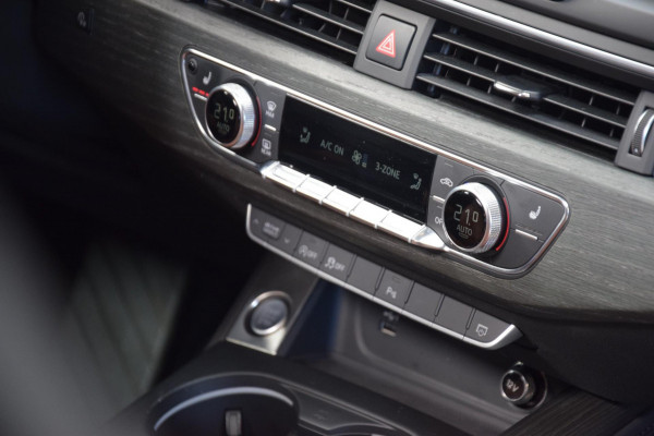Audi A4 AVANT 40 TFSI Sport S line Aut. Black Edition Panoramadak|Virt.Cockpit|190pk!|Navi|Leder|Stuurverwarming|