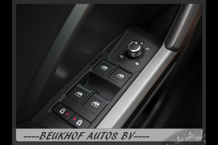Audi Q3 35 TFSI S-Line Sport Trekhaak Carplay Leer Xenon Pdc