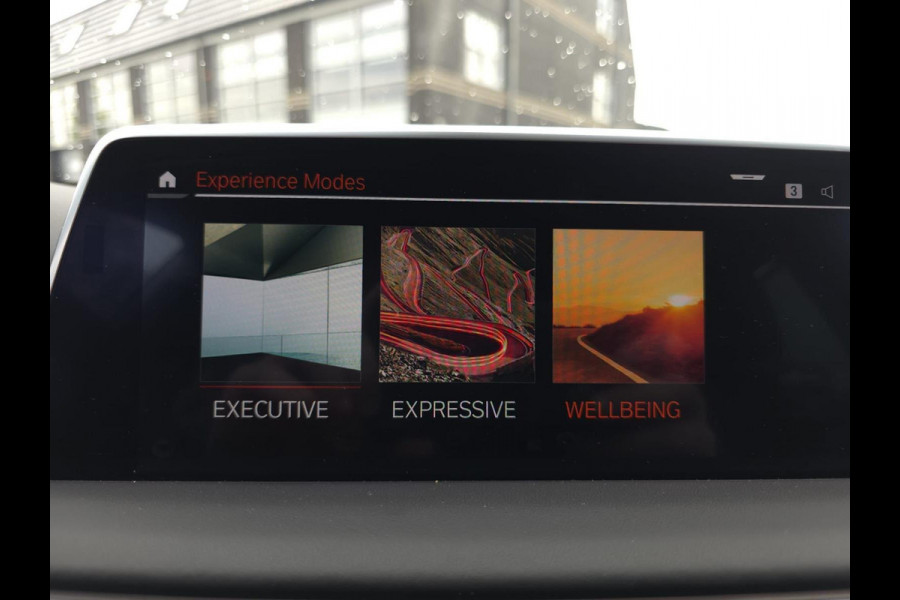 BMW 7 Serie M760Li xDrive High Executive | Massage | TV | Koelbox | HuD | BMW Drive Assisted | 360 cam | Stoelkoeling | Bowers |