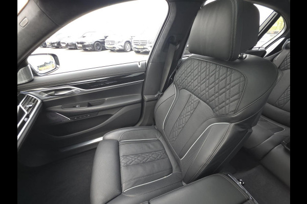 BMW 7 Serie M760Li xDrive High Executive | Massage | TV | Koelbox | HuD | BMW Drive Assisted | 360 cam | Stoelkoeling | Bowers |