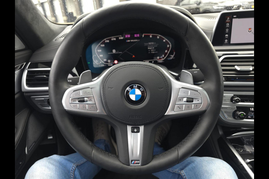 BMW 7 Serie M760Li xDrive High Executive | Massage | TV | Koelbox | HuD | BMW Drive Assisted | 360 cam | Stoelkoeling | Bowers |