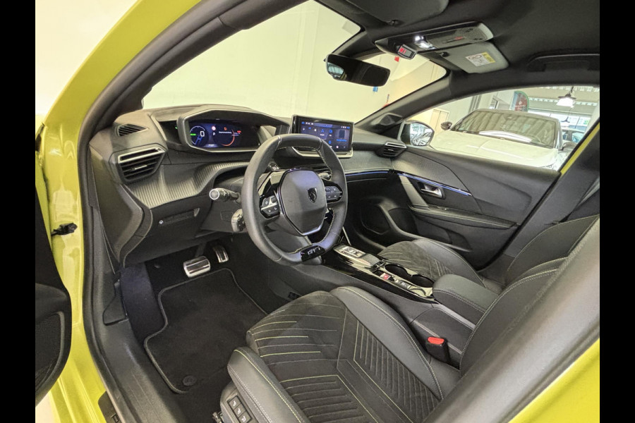 Peugeot e-208 EV GT 51 kWh Navigatie | Adaptieve cruise control | Keyless | Stoelverwarming | Elektrische massagestoel |