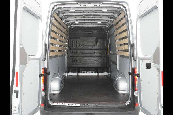 Volkswagen Crafter 35 2.0 TDI L3H3 Highline EURO VI Navi via App Camera Trekhaak Voorruitverwarming
