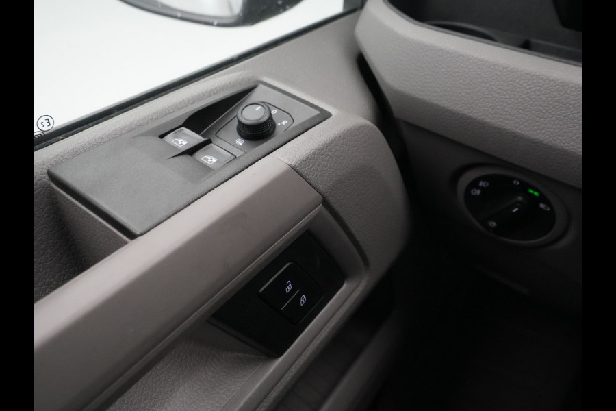 Volkswagen Crafter 35 2.0 TDI L3H3 Highline EURO VI Navi via App Camera Trekhaak Voorruitverwarming