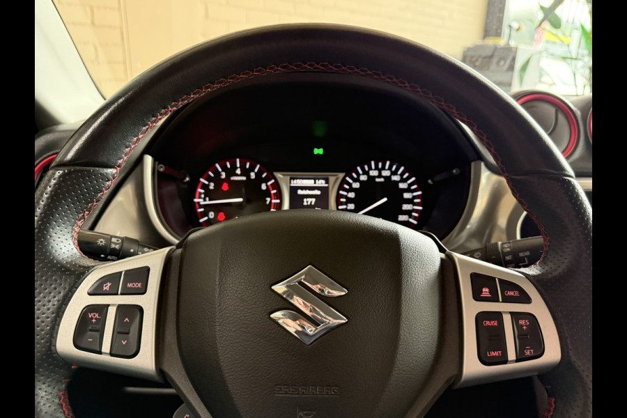 Suzuki Vitara 1.4 S AUT | Allgrip | Navi | 17" | Led | ACC | Alcantara | Stoelverwarming | Camera | Afneembare Trekhaak! Dealer onderhouden!