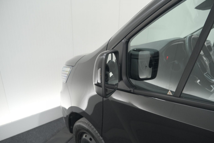 Renault Trafic 2.0 dCi 130 T30 L2H1 Work Edition | Navigatie | Camera | Parkeersensoren | Vloerplaat