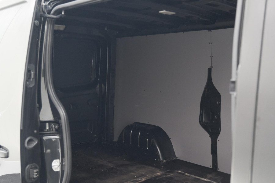 Renault Trafic 2.0 dCi 130 T30 L2H1 Work Edition | Navigatie | Camera | Parkeersensoren | Vloerplaat