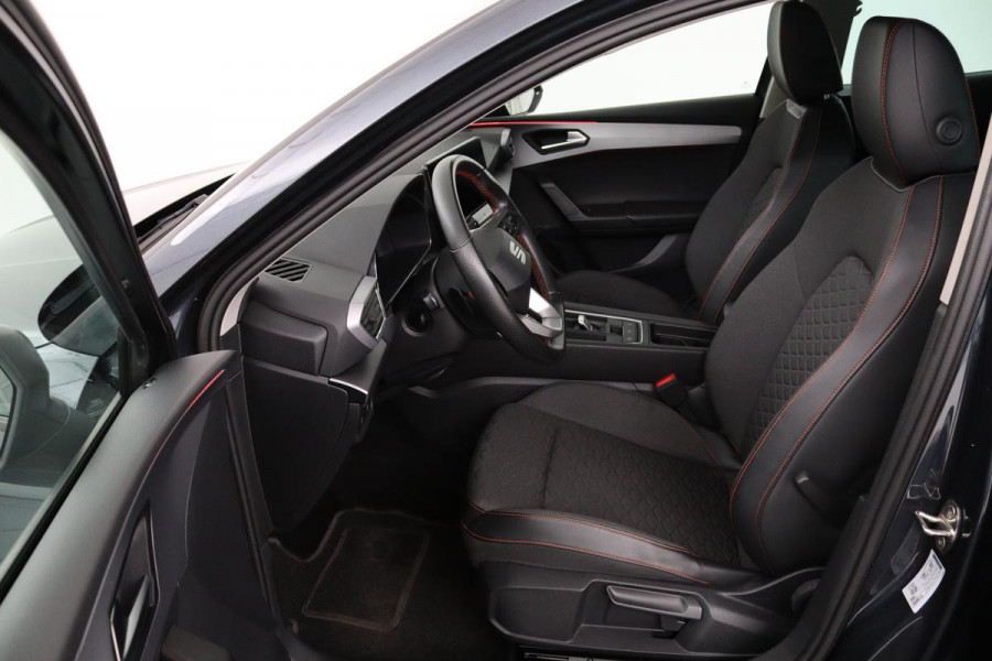 Seat Leon 1.5 eTSI FR | Stoel & stuurverwarming | Trekhaak | Carplay | Navigatie | Adaptive cruise | Sportstoelen | Full LED