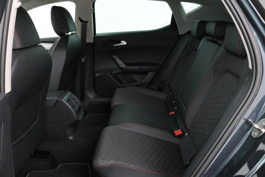 Seat Leon 1.5 eTSI FR | Stoel & stuurverwarming | Trekhaak | Carplay | Navigatie | Adaptive cruise | Sportstoelen | Full LED