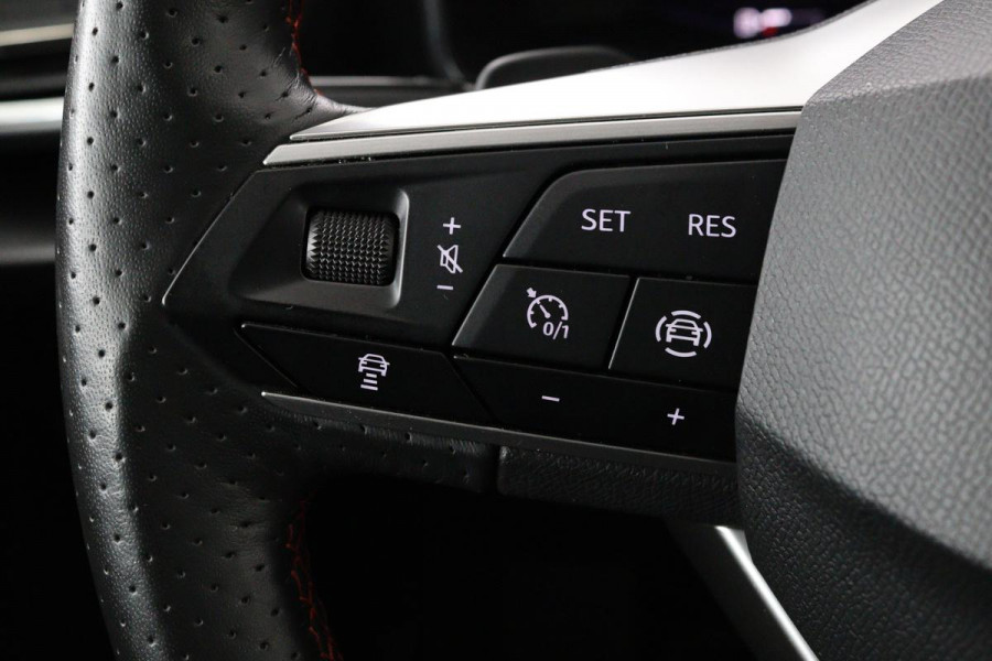 Seat Leon 1.5 eTSI FR | Stoel & stuurverwarming | Trekhaak | Carplay | Navigatie | Adaptive cruise | Sportstoelen | Full LED