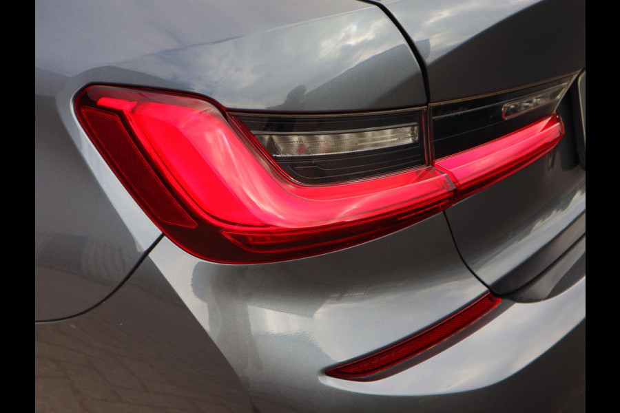 BMW 3-serie 320i High Exe. M-Sport | HUD | Leder | Sfeerverlichting |