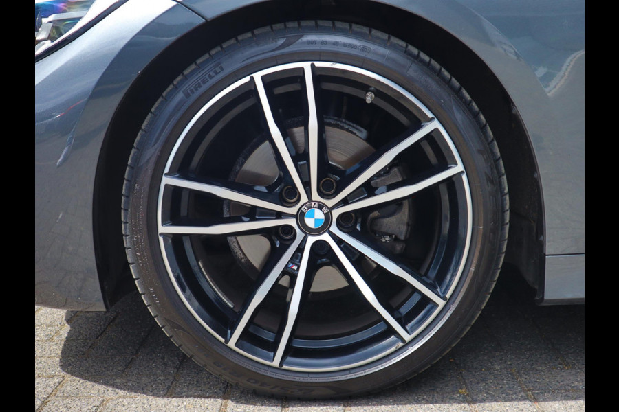 BMW 3-serie 320i High Exe. M-Sport | HUD | Leder | Sfeerverlichting |