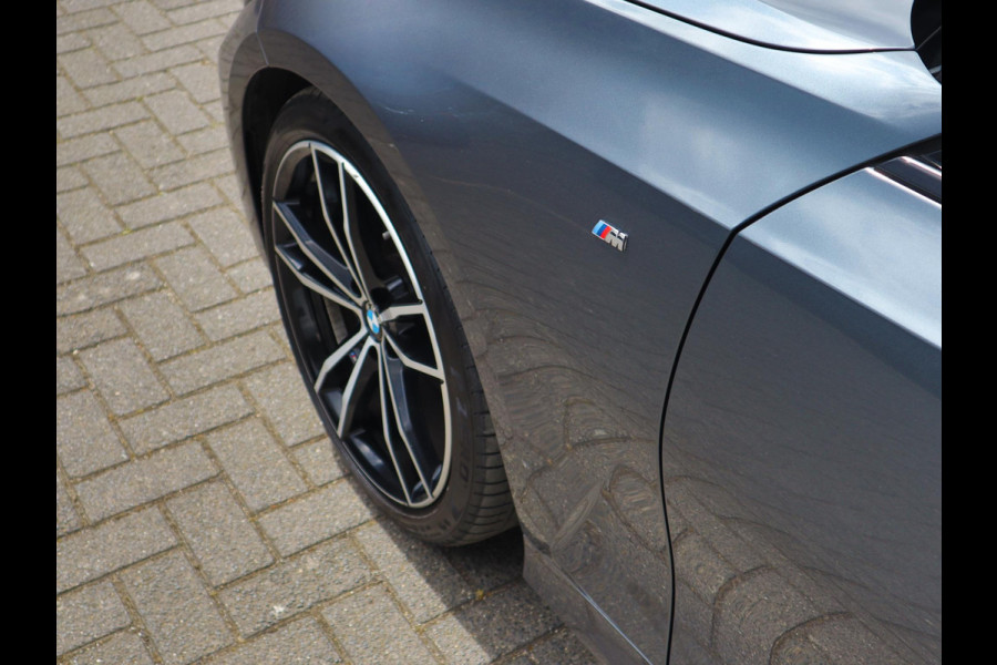 BMW 3-serie 320i High Exe. M-Sport | HUD | Leder | Sfeerverlichting |