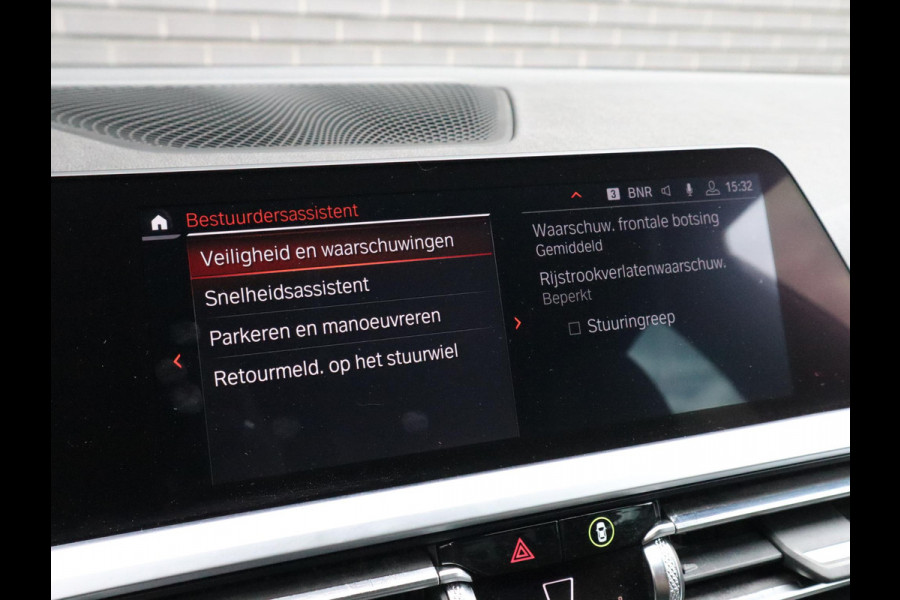 BMW 3-serie 320i High Exe. M-Sport | HUD | Leder | Sfeerverlichting |