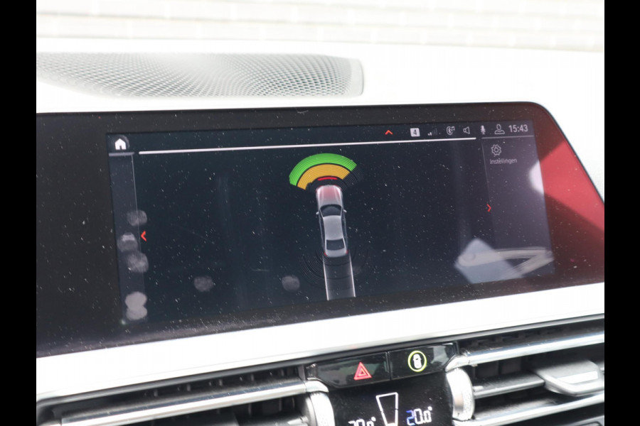 BMW 3-serie 320i High Exe. M-Sport | HUD | Leder | Sfeerverlichting |