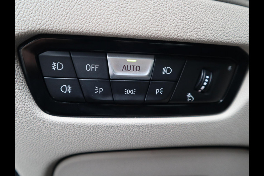BMW 3-serie 320i High Exe. M-Sport | HUD | Leder | Sfeerverlichting |