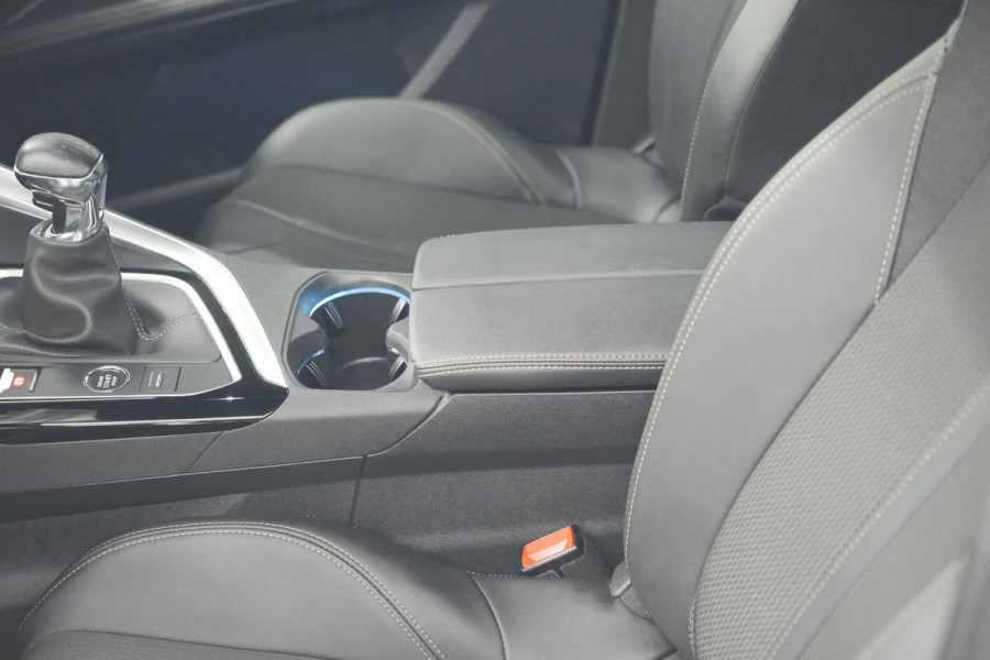 Peugeot 5008 PureTech 130 GT | Camera | Adaptieve Cruise Control | Dodehoekdetectie | Navigatie