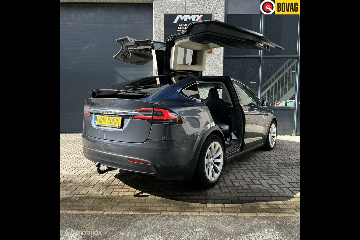 Tesla Model X 75D Grijs Trekhaak 7 Zitplaatsen Tesla Model X 75D Grijs Trekhaak 7 Zitplaatsen