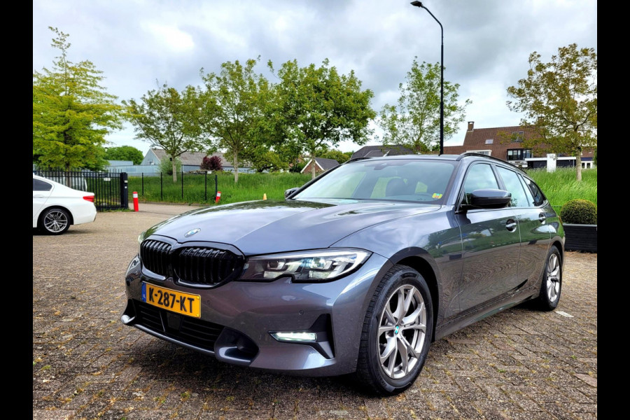 BMW 3 Serie Touring 318i Sport line, Adaptive Cruise, M-sport stuur, Carplay, Hifi, DAB, WIFI (1e eig. NL-auto BTW NAP)