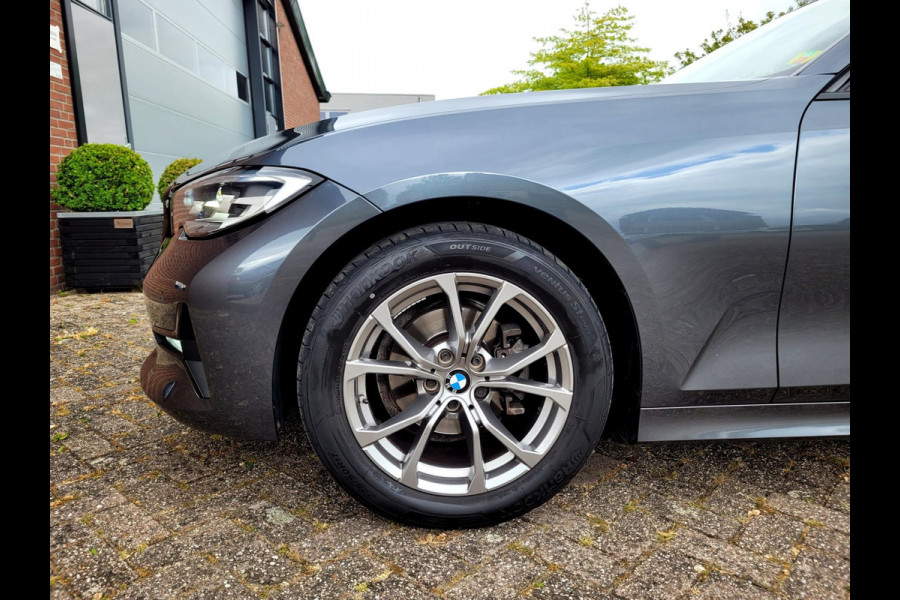 BMW 3 Serie Touring 318i Sport line, Adaptive Cruise, M-sport stuur, Carplay, Hifi, DAB, WIFI (1e eig. NL-auto BTW NAP)
