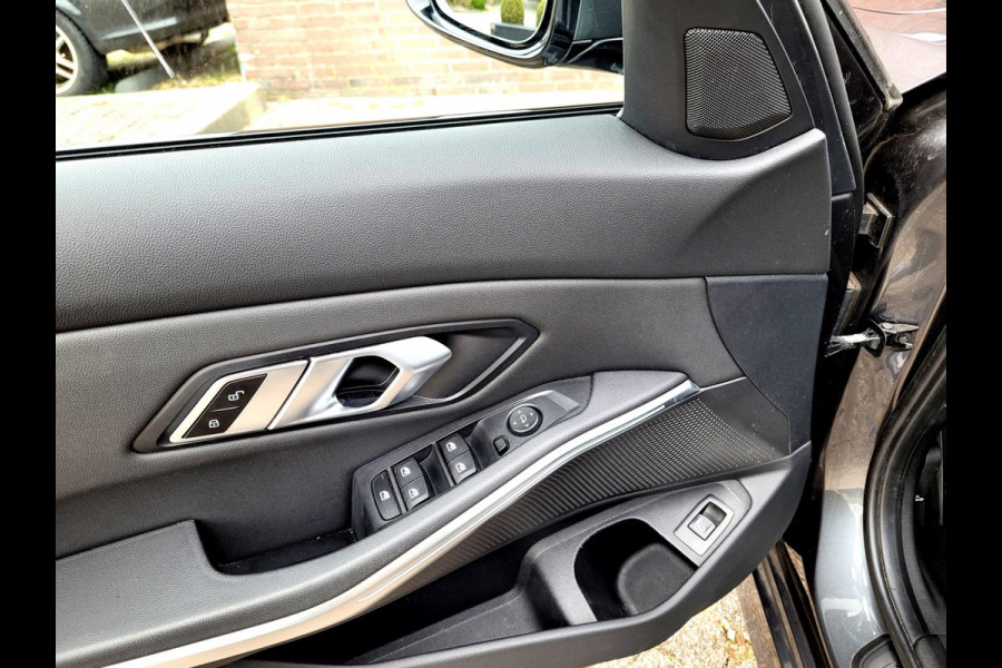 BMW 3 Serie Touring 318i Sport line, Adaptive Cruise, M-sport stuur, Carplay, Hifi, DAB, WIFI (1e eig. NL-auto BTW NAP)