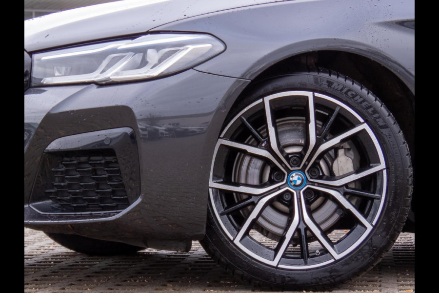 BMW 5 Serie Touring 530e M-SPORT ** LASER, LEDER, PANORAMA, TREKH, SOPHISTO GRAU ** € 37.000,= onder NP - Ex BMW-AG ** ** INFORMEER OOK NAAR ONZE AANTREKKELIJKE FINANCIAL-LEASE TARIEVEN **