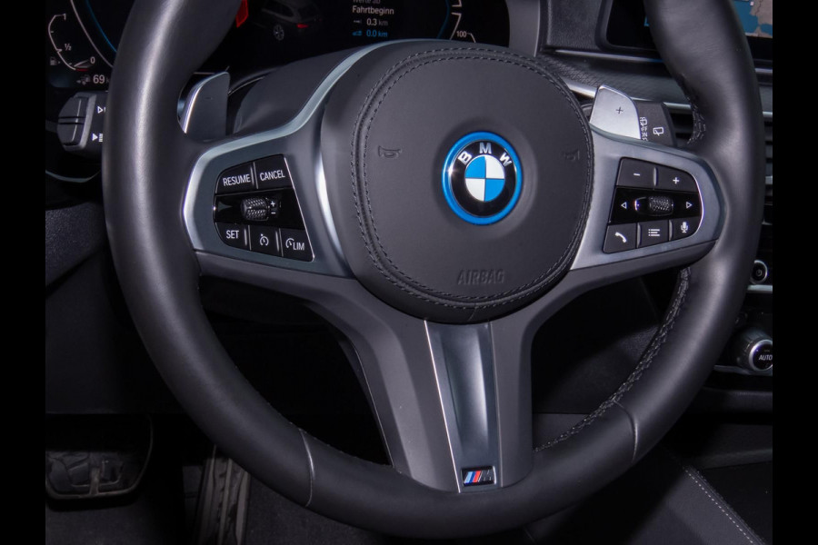 BMW 5 Serie Touring 530e M-SPORT ** LASER, LEDER, PANORAMA, TREKH, SOPHISTO GRAU ** € 37.000,= onder NP - Ex BMW-AG ** ** INFORMEER OOK NAAR ONZE AANTREKKELIJKE FINANCIAL-LEASE TARIEVEN **