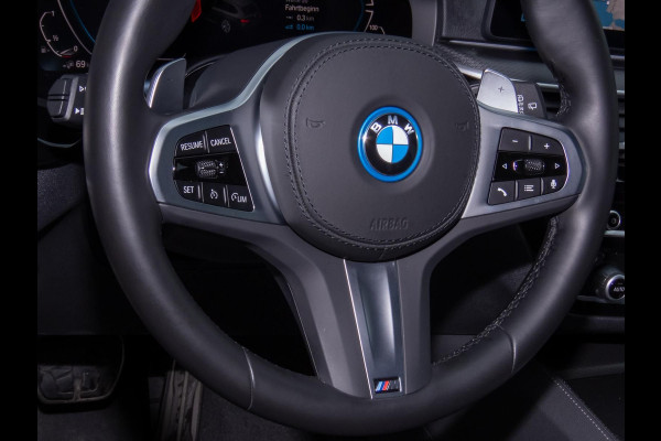 BMW 5 Serie Touring 530e M-SPORT ** LASER, LEDER, PANORAMA, TREKH, SOPHISTO GRAU ** € 37.000,= onder NP - Ex BMW-AG ** ** INFORMEER OOK NAAR ONZE AANTREKKELIJKE FINANCIAL-LEASE TARIEVEN **