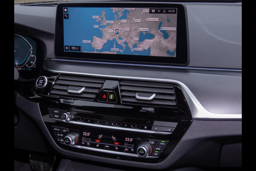 BMW 5 Serie Touring 530e M-SPORT ** LASER, LEDER, PANORAMA, TREKH, SOPHISTO GRAU ** € 37.000,= onder NP - Ex BMW-AG ** ** INFORMEER OOK NAAR ONZE AANTREKKELIJKE FINANCIAL-LEASE TARIEVEN **