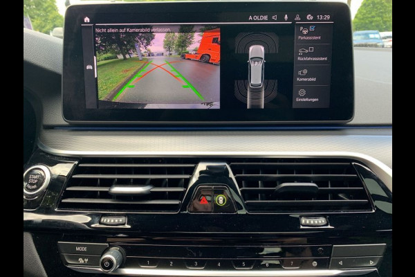 BMW 5 Serie Touring 530e M-SPORT ** LASER, LEDER, PANORAMA, TREKH, SOPHISTO GRAU ** € 37.000,= onder NP - Ex BMW-AG ** ** INFORMEER OOK NAAR ONZE AANTREKKELIJKE FINANCIAL-LEASE TARIEVEN **