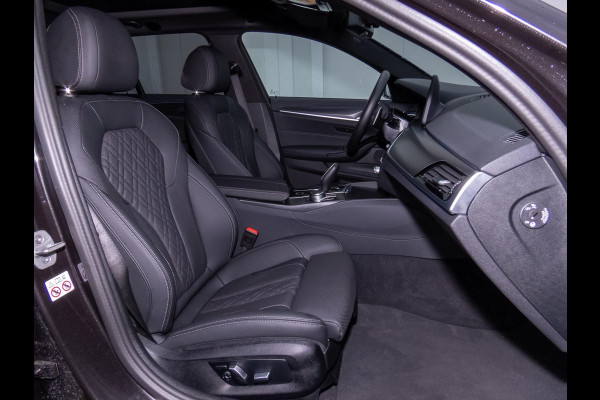 BMW 5 Serie Touring 530e M-SPORT ** LASER, LEDER, PANORAMA, TREKH, SOPHISTO GRAU ** € 37.000,= onder NP - Ex BMW-AG ** ** INFORMEER OOK NAAR ONZE AANTREKKELIJKE FINANCIAL-LEASE TARIEVEN **