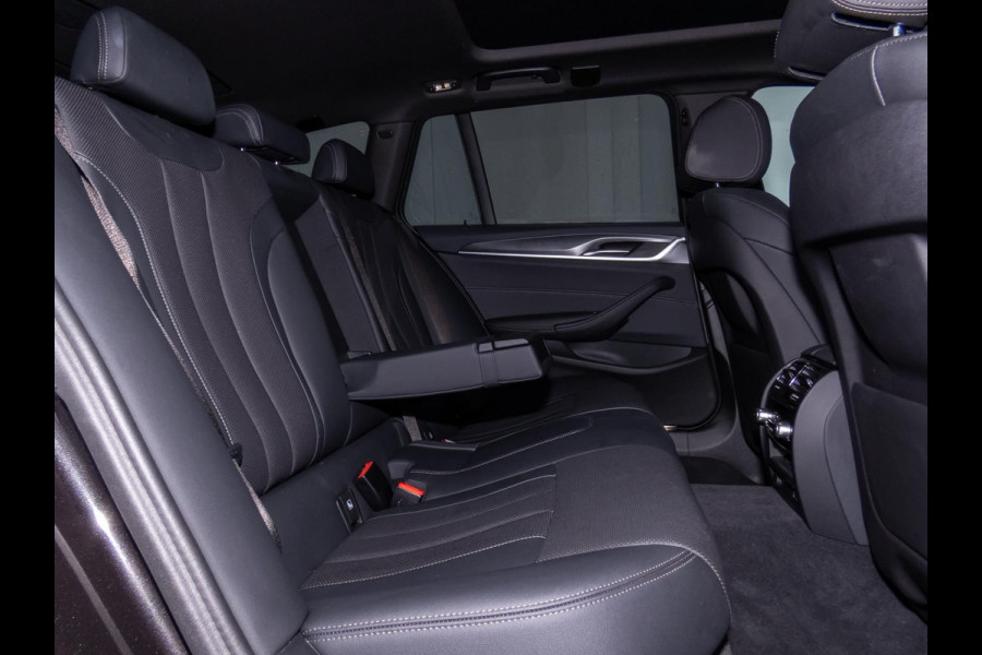 BMW 5 Serie Touring 530e M-SPORT ** LASER, LEDER, PANORAMA, TREKH, SOPHISTO GRAU ** € 37.000,= onder NP - Ex BMW-AG ** ** INFORMEER OOK NAAR ONZE AANTREKKELIJKE FINANCIAL-LEASE TARIEVEN **