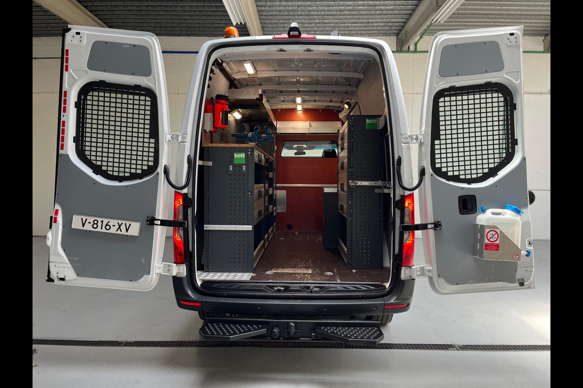 Mercedes-Benz Sprinter Automaat Servicewagen 314 2.2 CDI 140PK L2H2 euro6 BOTT Inrichting Victron V230 Standkachel Trekhaak 2800KG Mercedes-Benz Sprinter Automaat Servicewagen 314 2.2 CDI 140PK L2H2 euro6 BOTT Inrichting Victron V230 Standkachel Trekhaak 2800KG