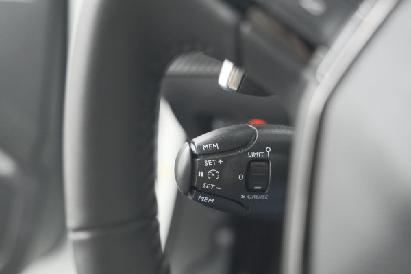 Peugeot 2008 PureTech 130 EAT8 Allure | Camera | Navigatie | Parkeersensoren
