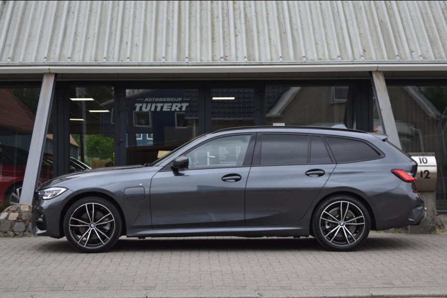 BMW 3 Serie Touring 320e M-SPORT | SHADOW-LINE | EL. WEGKL. TREKHAAK | HEAD-UP DISPLAY | APPLE CARPLAY | ANDROID AUTO | LEDER