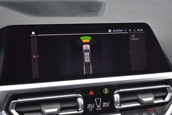 BMW 3 Serie Touring 320e M-SPORT | SHADOW-LINE | EL. WEGKL. TREKHAAK | HEAD-UP DISPLAY | APPLE CARPLAY | ANDROID AUTO | LEDER