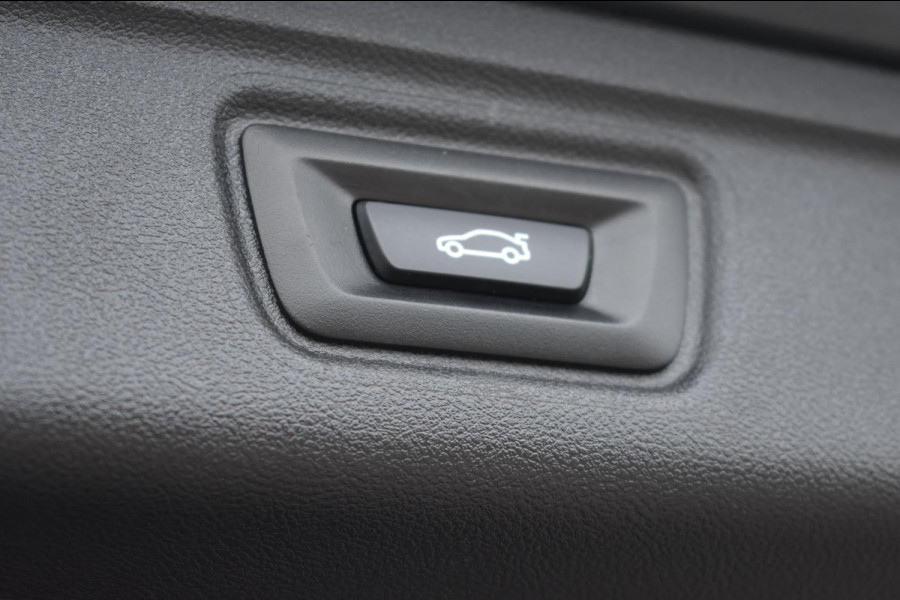BMW 3 Serie Touring 320e M-SPORT | SHADOW-LINE | EL. WEGKL. TREKHAAK | HEAD-UP DISPLAY | APPLE CARPLAY | ANDROID AUTO | LEDER