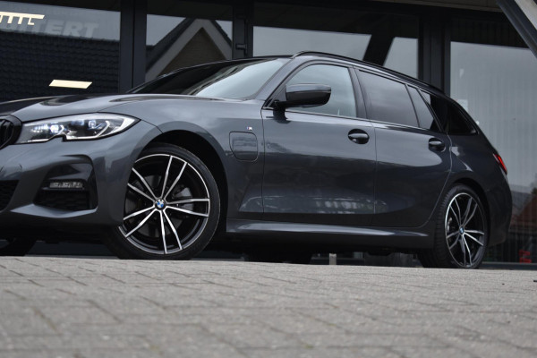 BMW 3 Serie Touring 320e M-SPORT | SHADOW-LINE | EL. WEGKL. TREKHAAK | HEAD-UP DISPLAY | APPLE CARPLAY | ANDROID AUTO | LEDER